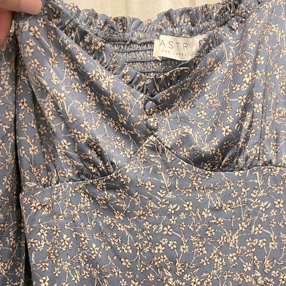 NWOT. ASTR floral drop waist midi. - Picture 2 of 4